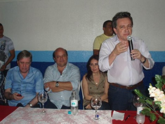 prefeito de paulistana pi luis coelho discursando na inauguracao da escola agripina portela em jose de freitas pi 945831