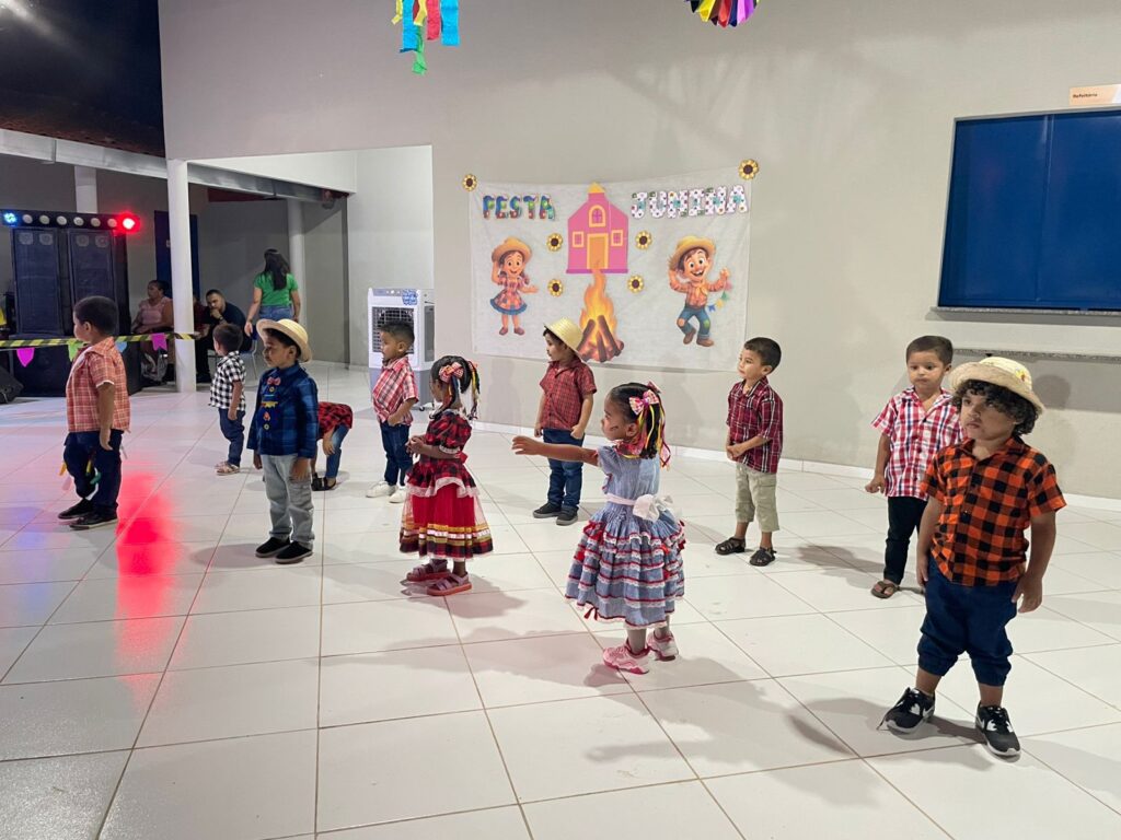 Escola Pequeno Gabi realiza Arraiá temático “Girassol” e promove integração entre escola e comunidade 2 WhatsApp Image 2025 06 20 at 20.29.56 3