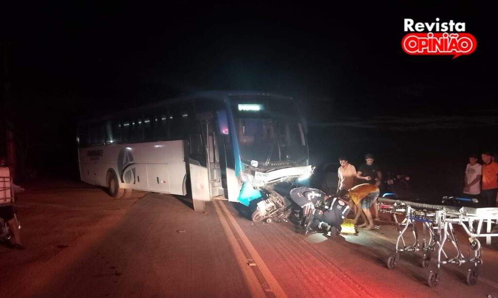 Atualização: Grave acidente entre moto e ônibus deixa jovem ferido na PI-113 2 acidente onibus