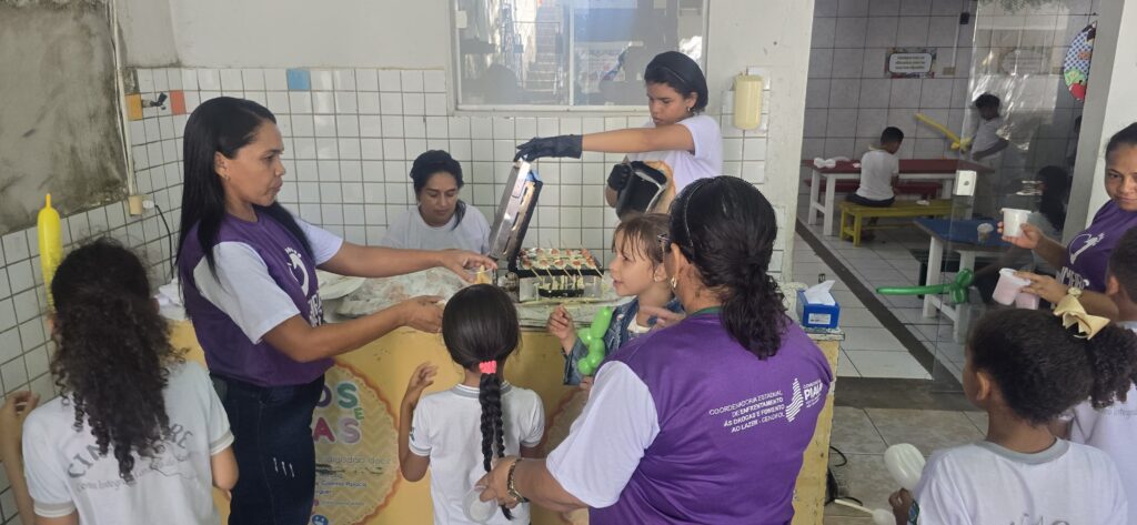 Oficina com nutricionista orienta famílias sobre saúde e alimentação no projeto Primeiros Passos 2 Imagem do WhatsApp de 2025 08 20 as 16.34.33 7f96efca