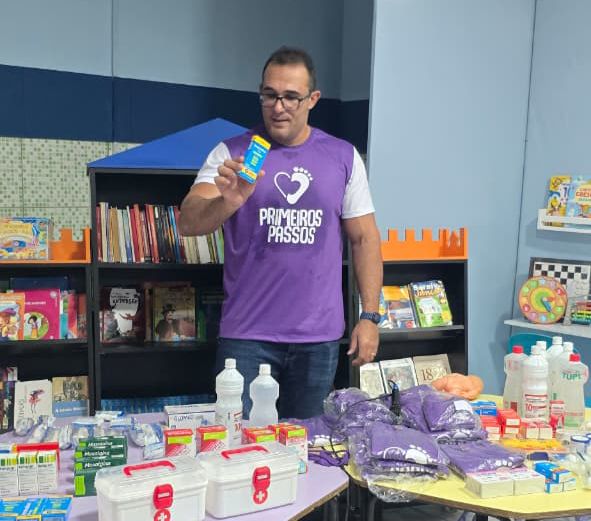 Projeto 'Primeiros Passos' realiza palestra com médico e distribui kits de saúde 1 Imagem do WhatsApp de 2025 08 20 as 16.43.31 06cd9e6c