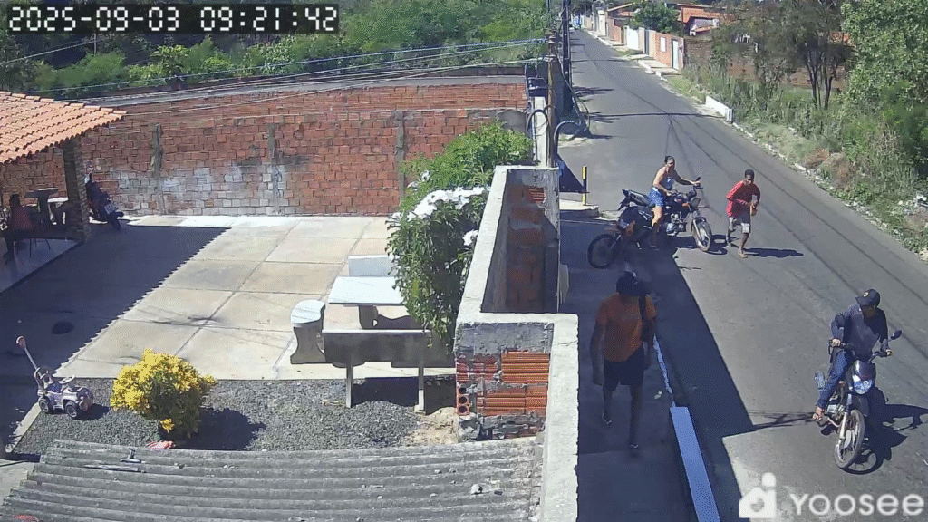 Em plena luz do dia: Dupla armada rouba mulher na frente de casa em José de Freitas 2 image 1