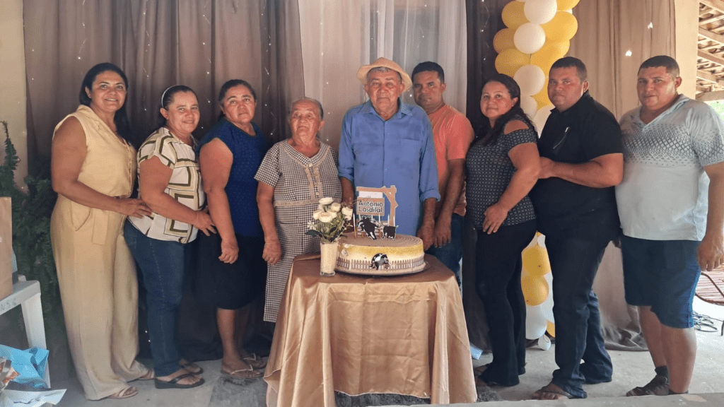 Vaqueiro Antônio Lasdilau comemora com amigos e familiares aniversário de 80 anos de idade 8 image 7