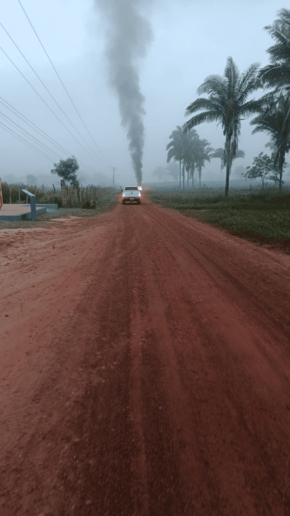 Moradores interditam estrada entre José de Freitas e União. E cobram asfaltamento da rodovia 4 image 5